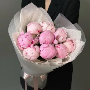 Моно-букет из розовых пионов