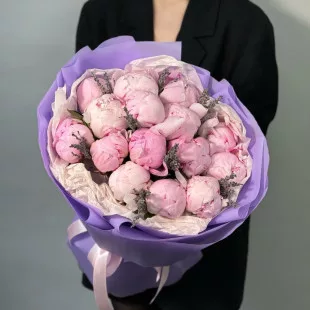 Пионы с ароматной лавандой
