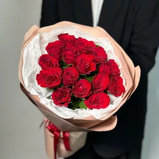 Моно букет из 15 красных роз