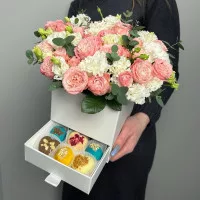 Шкатулка цветов с конфетами
