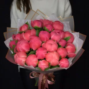 Букет из 23 пионов "Coral Charm"